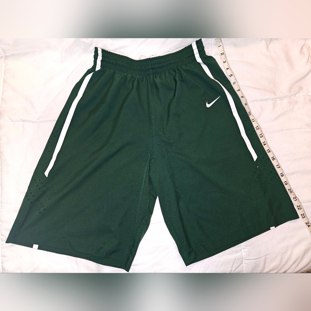 Nike Men's Size M Green Basketball Shorts